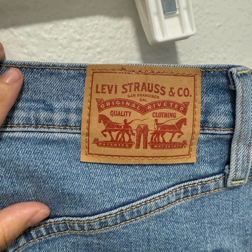 Levi's Women's Medium Wash Ribcage Straight Ankle Jeans Size 28 - Picture 7 of 8